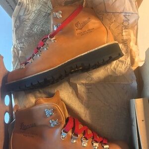 Dinner Mountain Light Cascade Hiking Boots - Women's